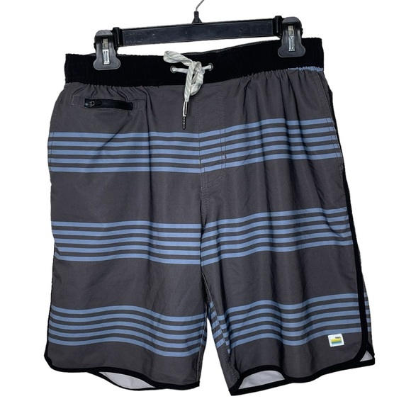 Vuori Men’s Banks Athletic Shorts 8.5” Unlined Stripe Gray - Picture 2 of 13